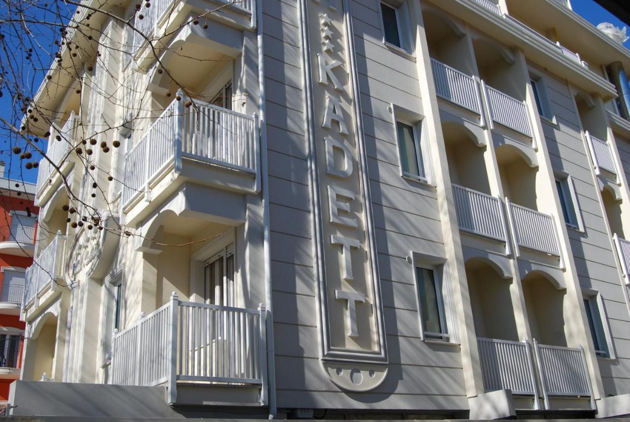Hotel Kadett Ріміні Екстер'єр фото