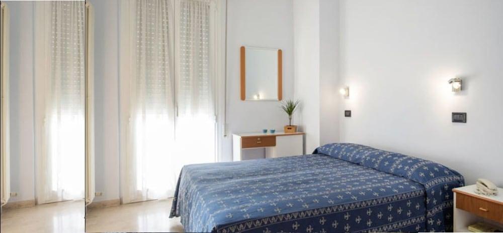 Hotel Kadett Ріміні Екстер'єр фото
