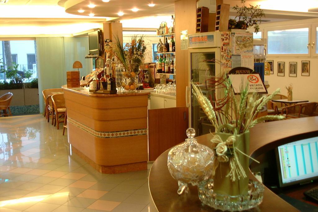 Hotel Kadett Ріміні Екстер'єр фото
