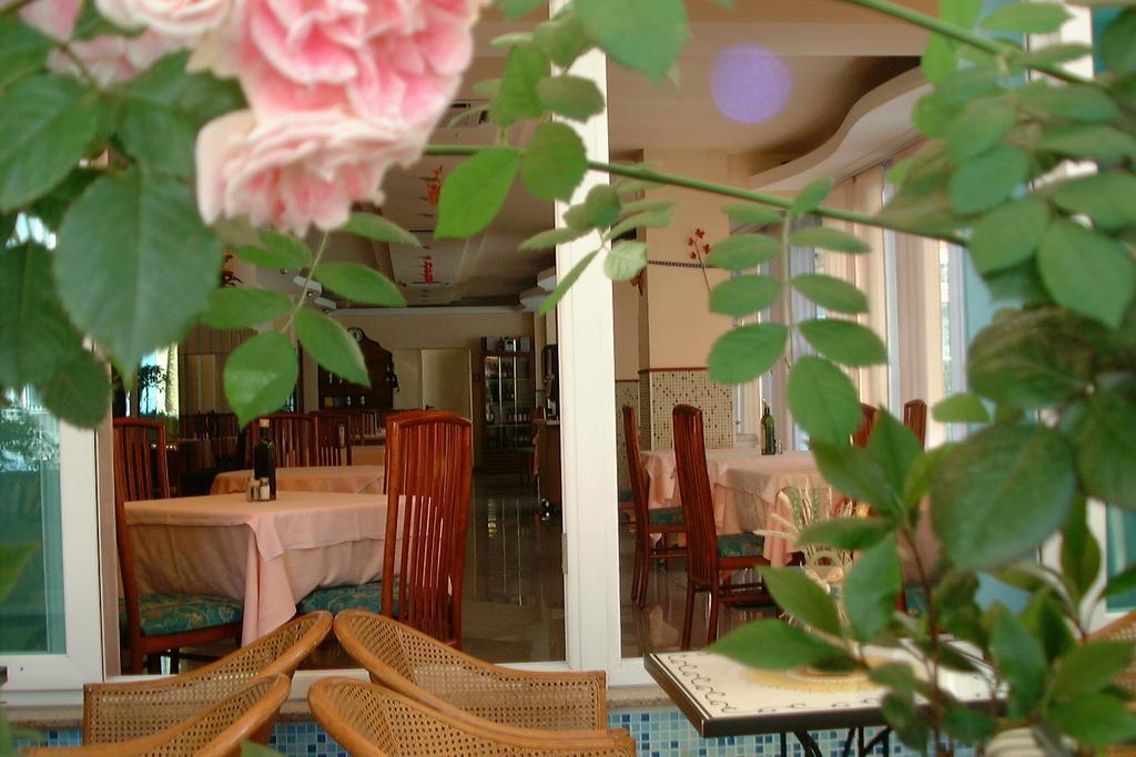 Hotel Kadett Ріміні Екстер'єр фото