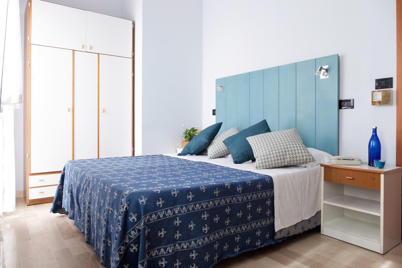 Hotel Kadett Ріміні Екстер'єр фото